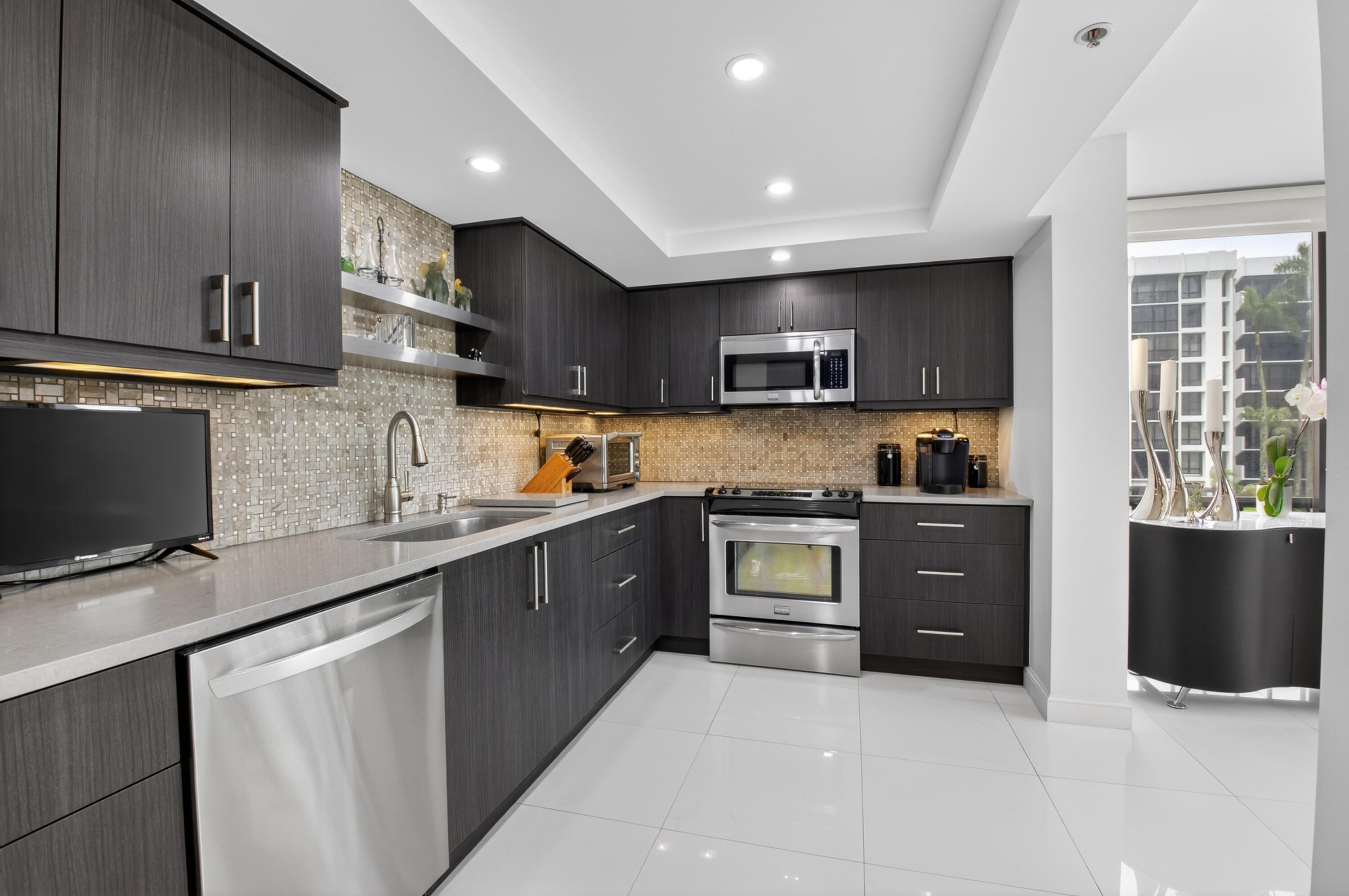 7738 Lakeside Boulevard, Unit 334 Boca Raton, FL 33434 - Photo 3 of 61 KITCHEN