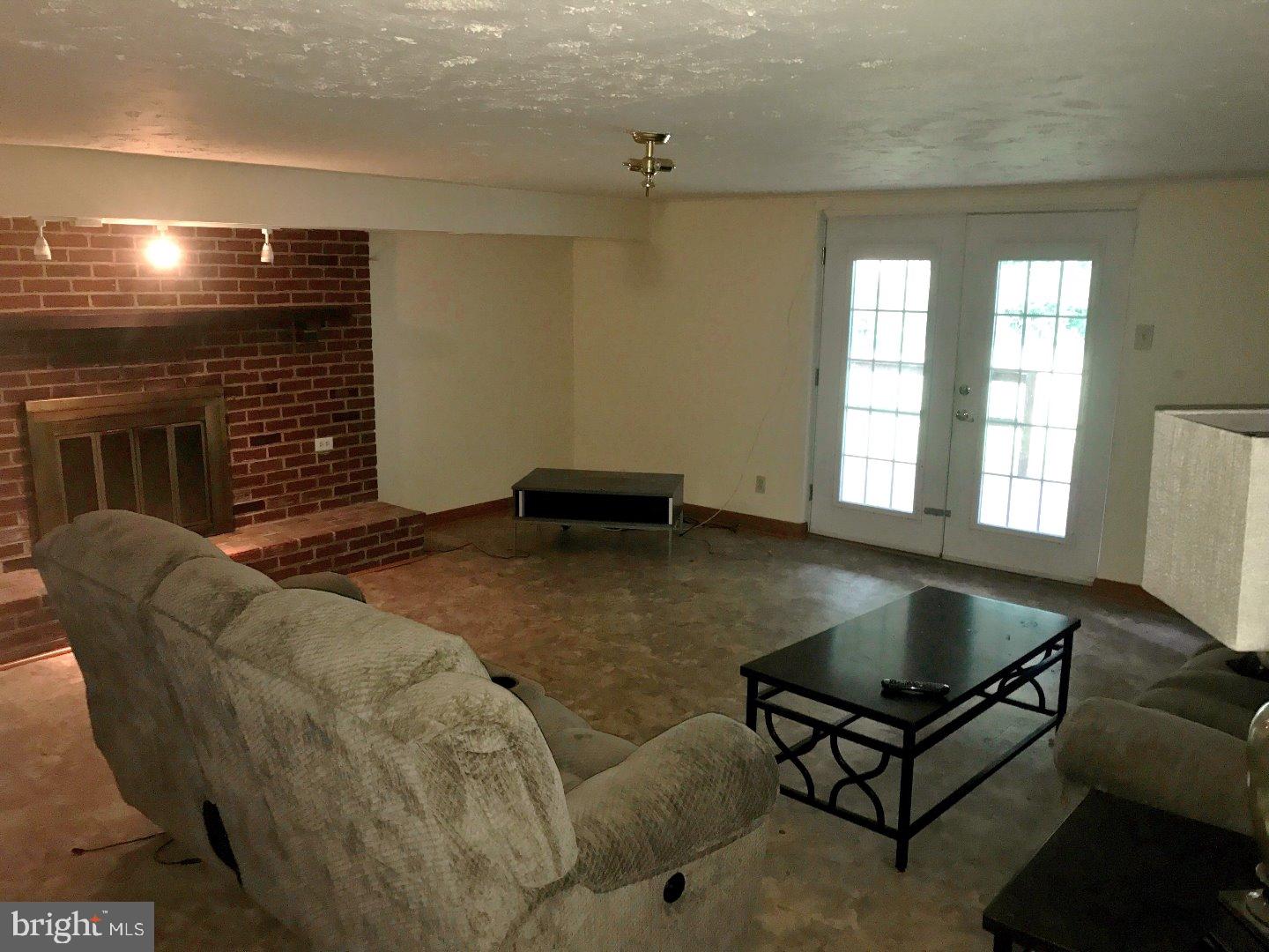 3658 Chesterfield Road Philadelphia, PA 19114 - Photo 19 of 25 Family Room