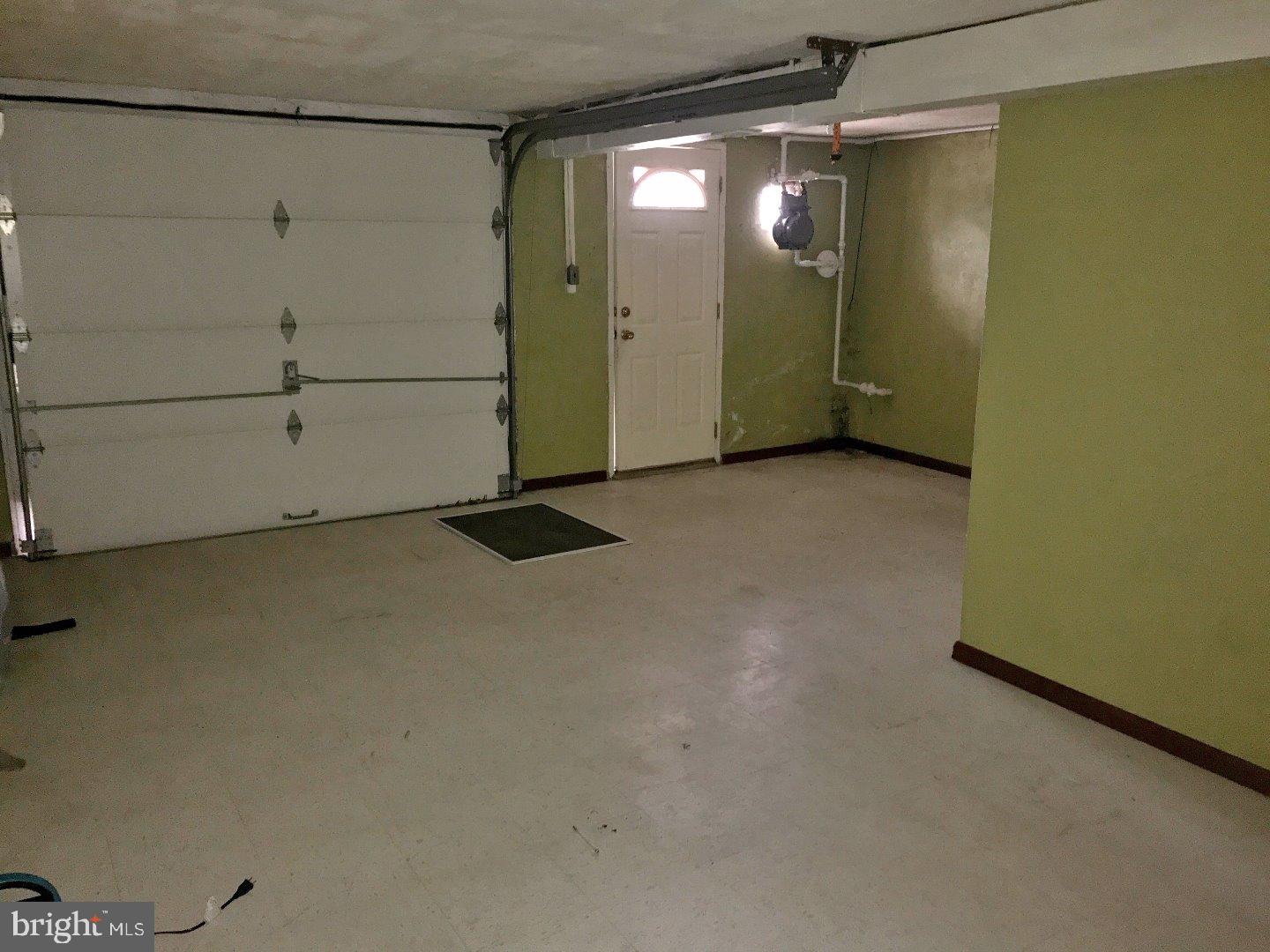 3658 Chesterfield Road Philadelphia, PA 19114 - Photo 22 of 25 Garage