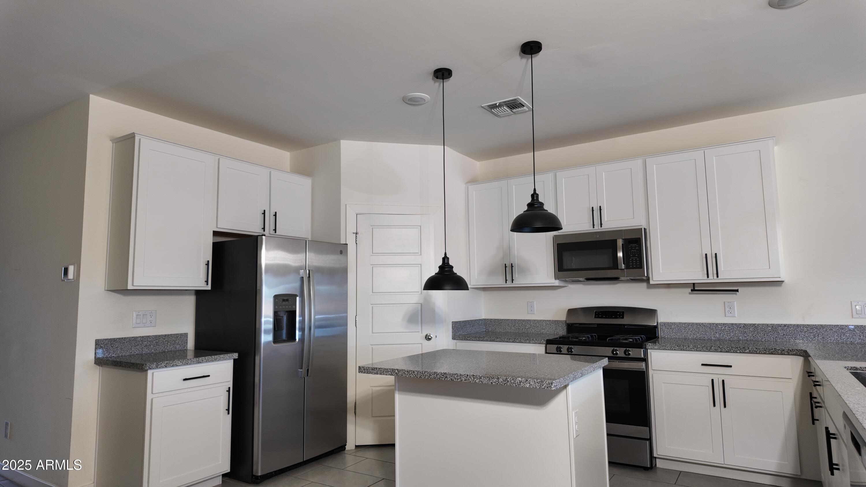 2586 North Abbey Road Casa Grande, AZ 85122 - Photo 5 of 34 Kitchen