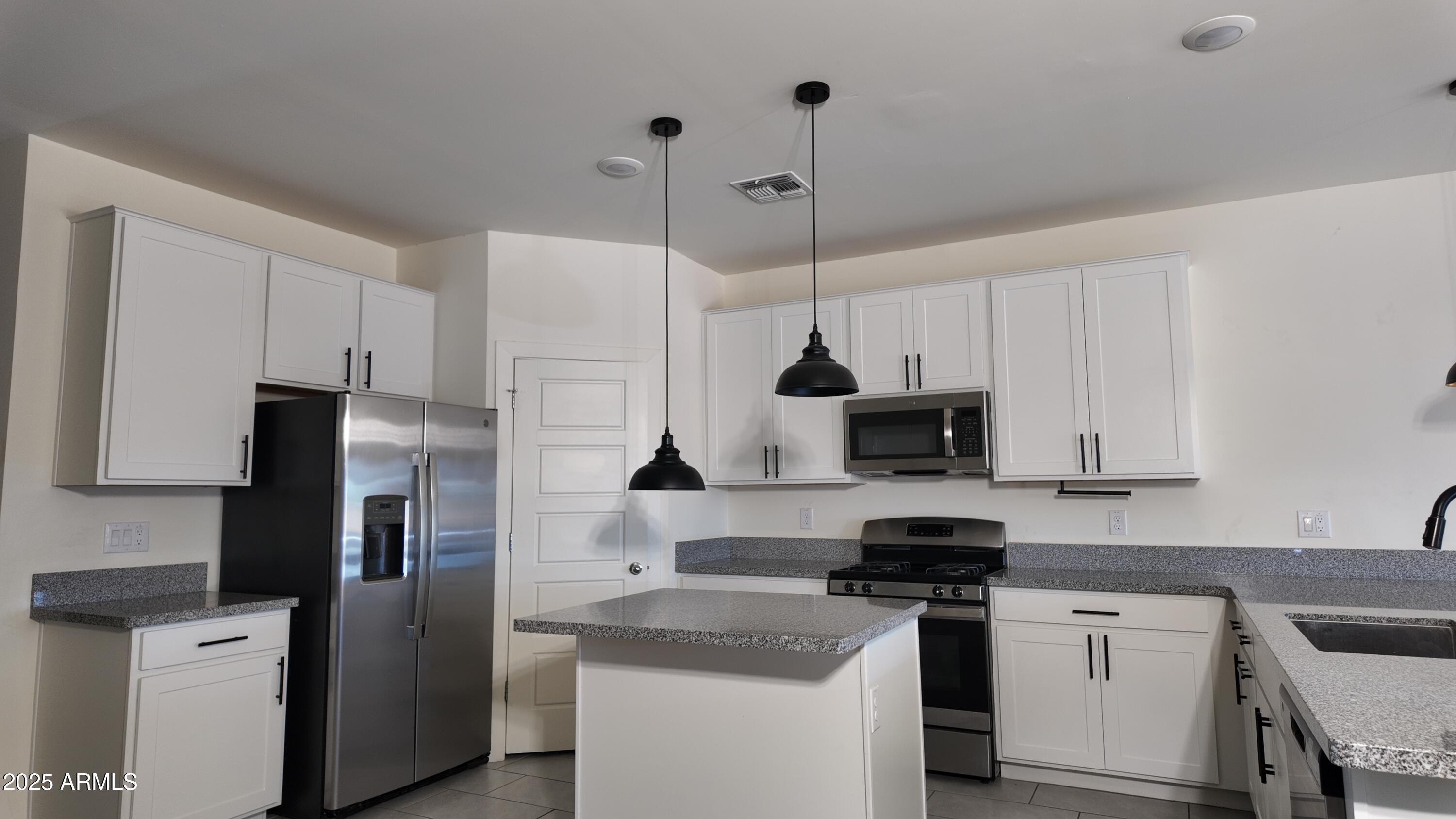 2586 North Abbey Road Casa Grande, AZ 85122 - Photo 6 of 34 Kitchen