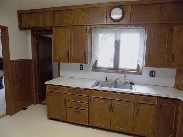 $1 | 21599 170th Street, Sleepy Eye, MN 56085