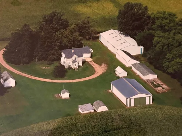 $1 | 21599 170th Street, Sleepy Eye, MN 56085