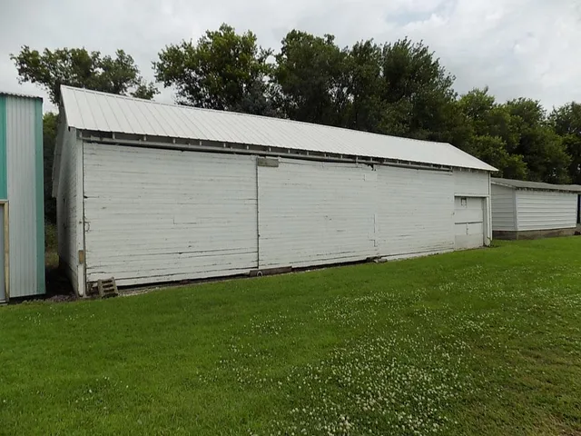 $1 | 21599 170th Street, Sleepy Eye, MN 56085