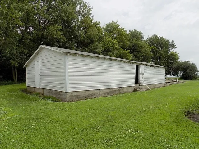 $1 | 21599 170th Street, Sleepy Eye, MN 56085