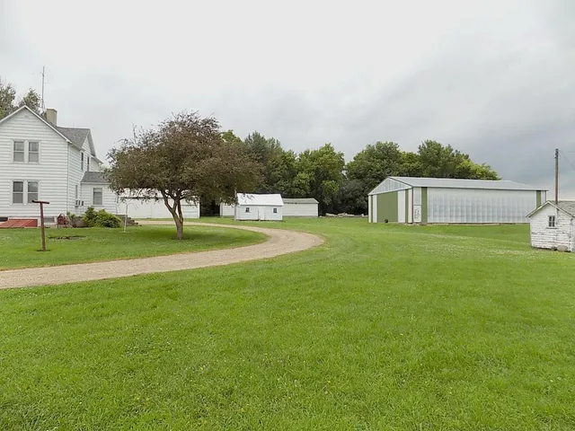 $1 | 21599 170th Street, Sleepy Eye, MN 56085