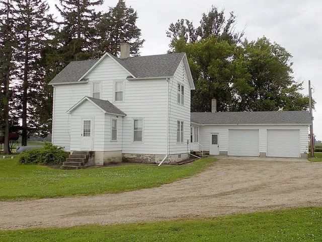 $1 | 21599 170th Street, Sleepy Eye, MN 56085