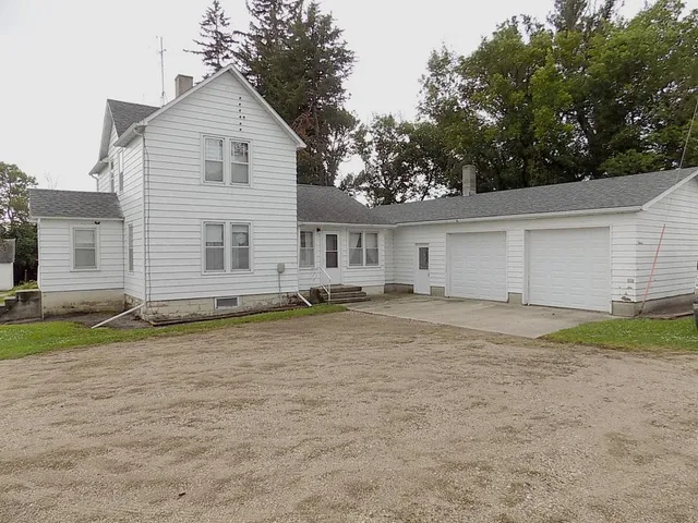 $1 | 21599 170th Street, Sleepy Eye, MN 56085