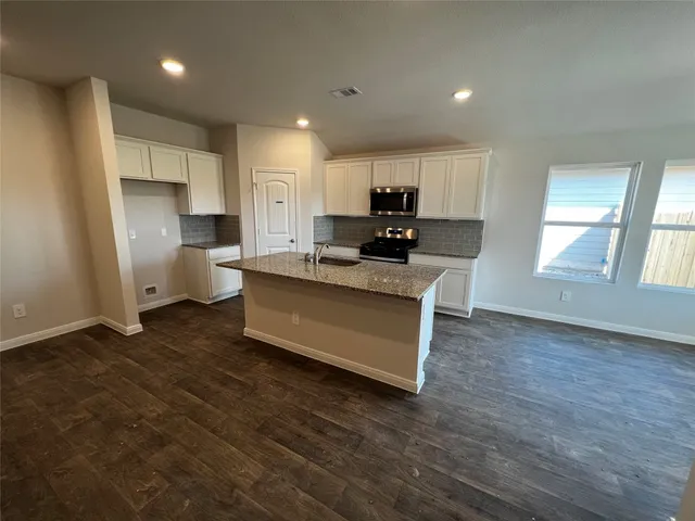 $1,850 | 320 Belmont Place, Lockhart, TX 78644