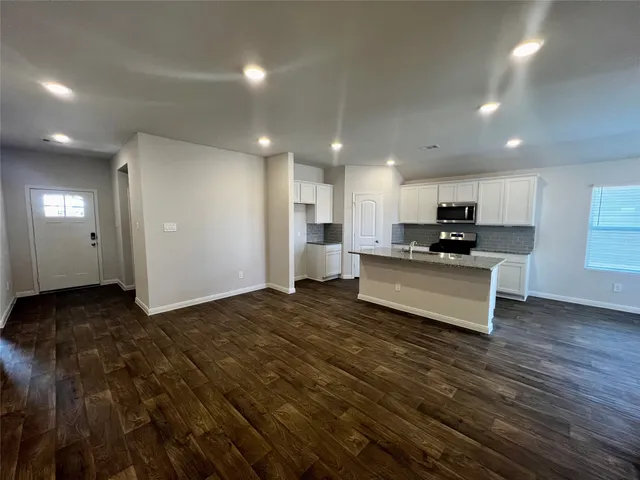 $1,750 | 320 Belmont Place, Lockhart, TX 78644