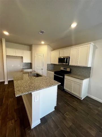 $1,850 | 320 Belmont Place, Lockhart, TX 78644