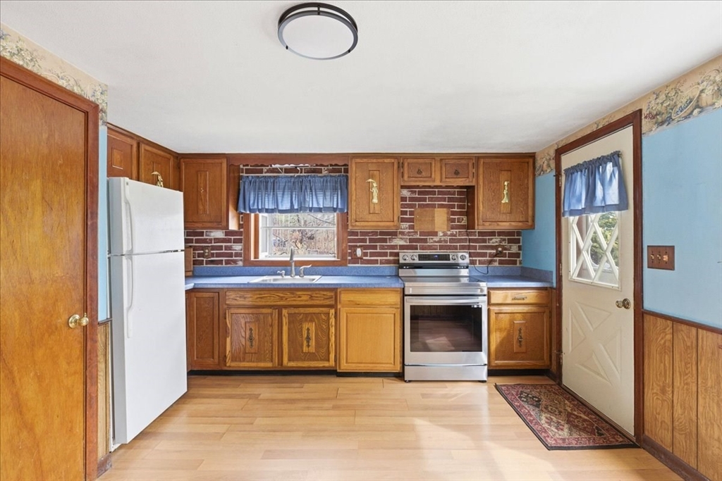 8 Cary Road Plymouth, MA 02360 - Photo 11 of 42