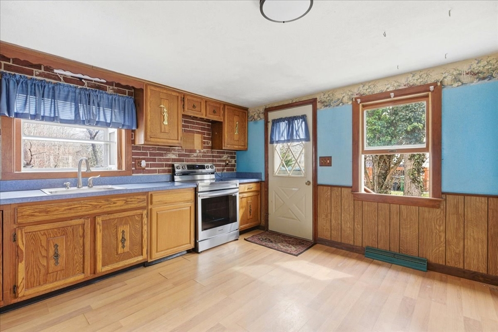 8 Cary Road Plymouth, MA 02360 - Photo 9 of 42