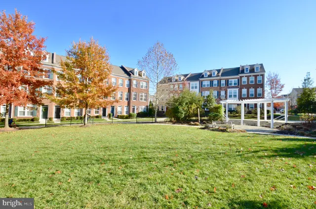 $3,900 | 3053 Waterloo Lane, Fairfax, VA 22031