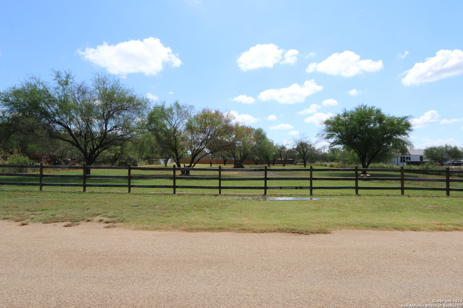 125 County Road 2666 Devine, TX 78016 - Photo 2 of 9