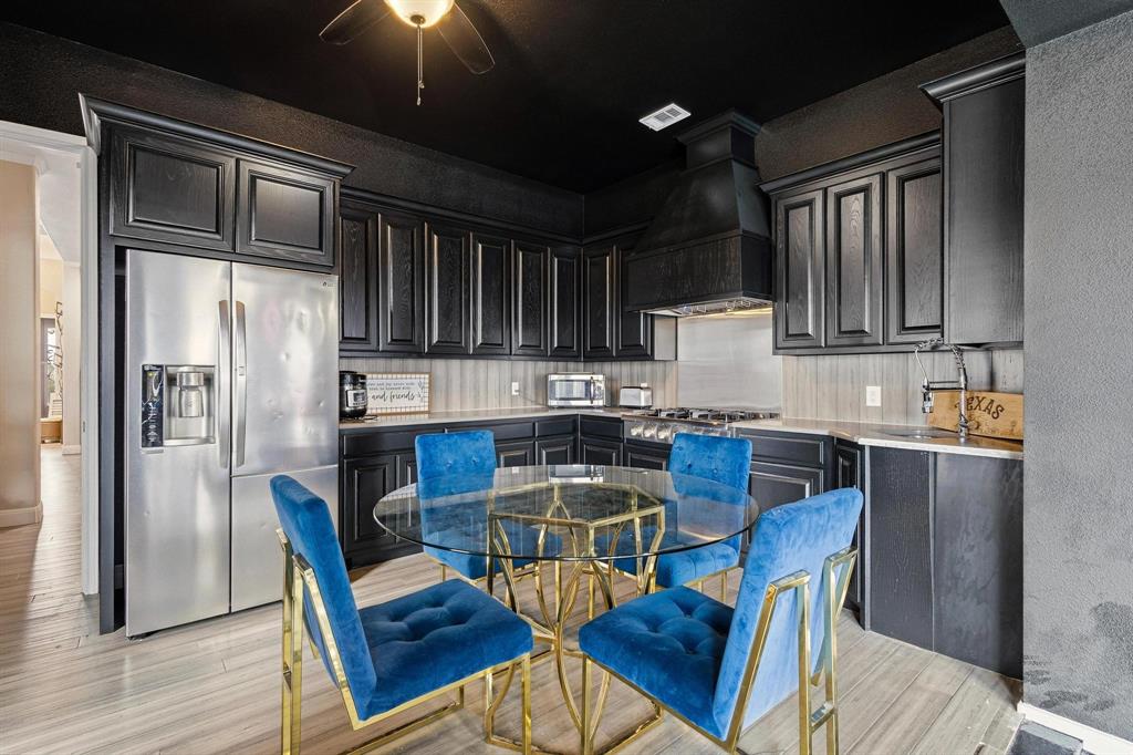 1517 Bennett Road Howe, TX 75459 - Photo 12 of 40 Kitchen featuring stainless steel appliances, decorative backsplash, light wood-style flooring, and ceiling fan