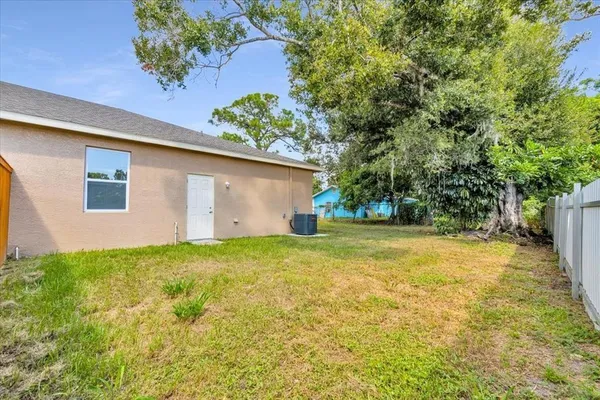 $2,200 | 306 North 18th Court, Unit 2, Fort Pierce, FL 34950