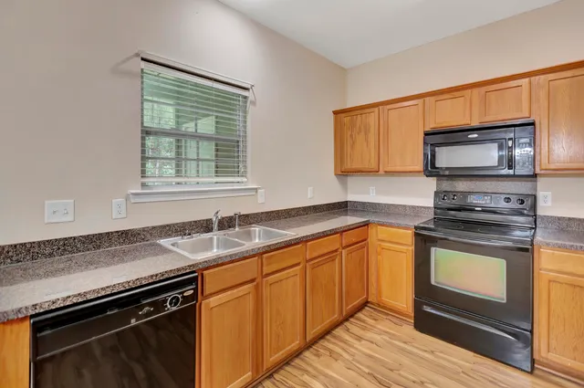 $1,750 | 232 South Lamplighter Lane, Summerville, SC 29486