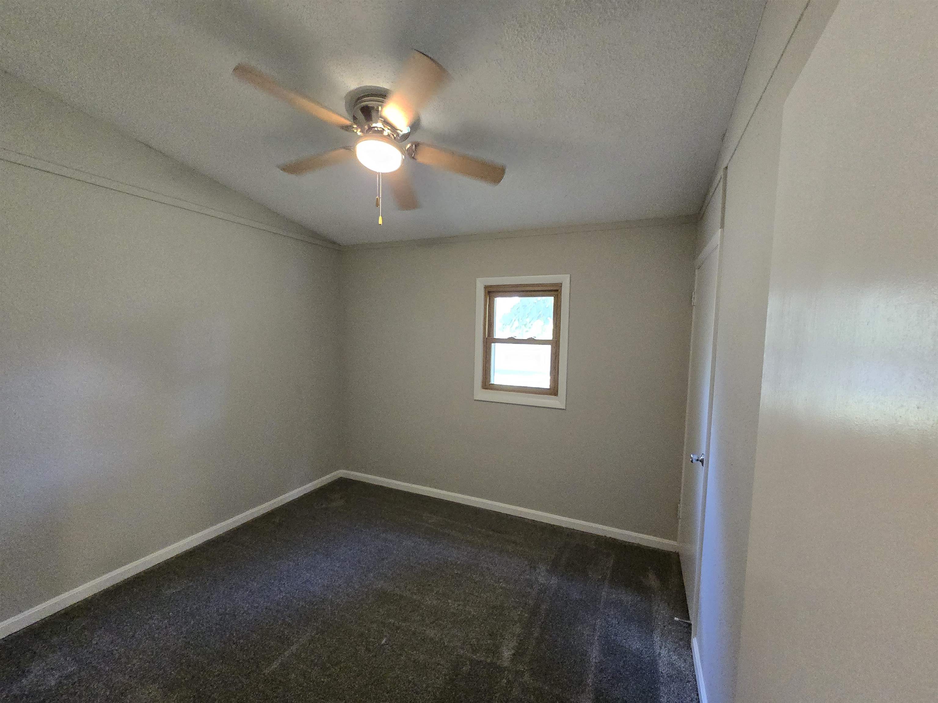 131 West Barsi Boulevard Macomb, IL 61455 - Photo 9 of 21