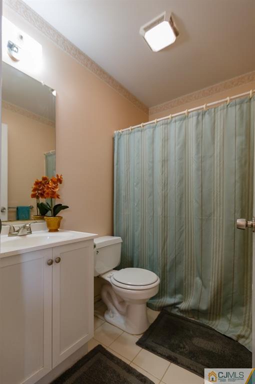 175 Salem Road North Brunswick, NJ 08902 - Photo 14 of 23 a bathroom with a sink toilet and shower