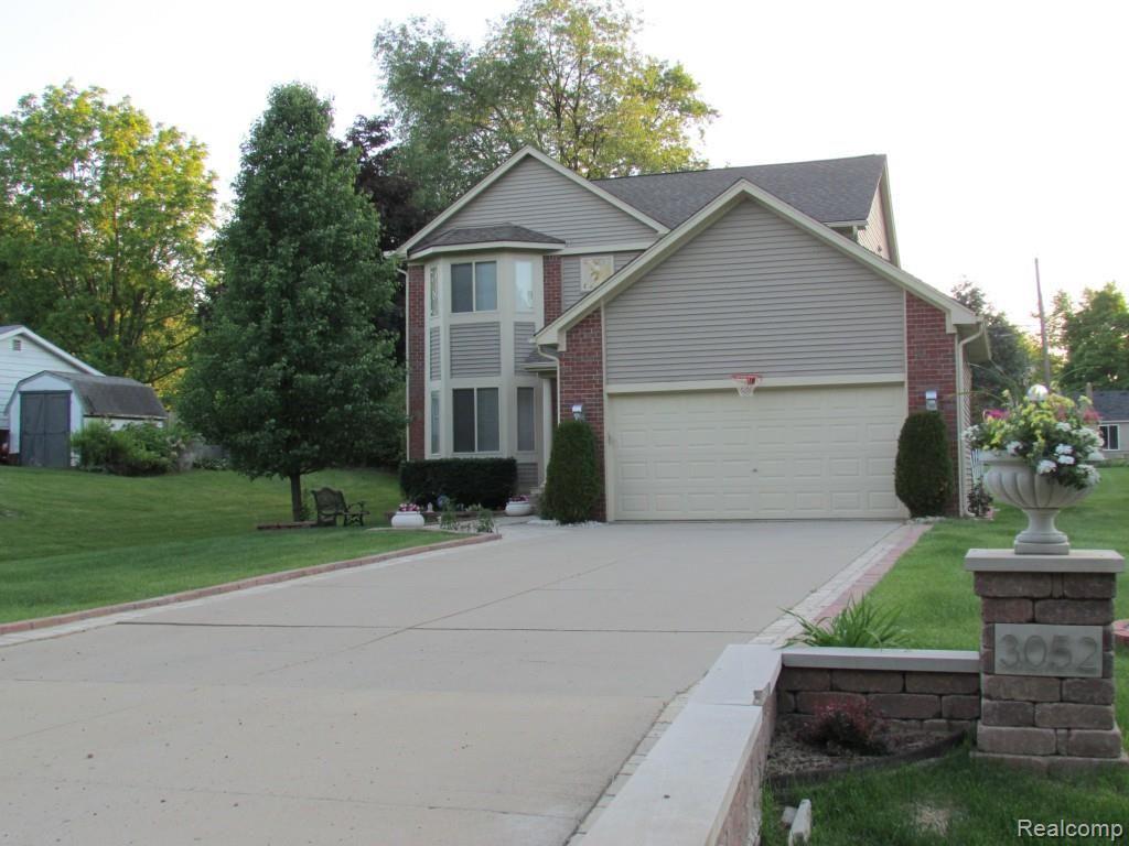 3052 St Clair Drive Rochester, MI 48309 - Photo 33 of 34 High End Paver-Lined Driveway and Entrance