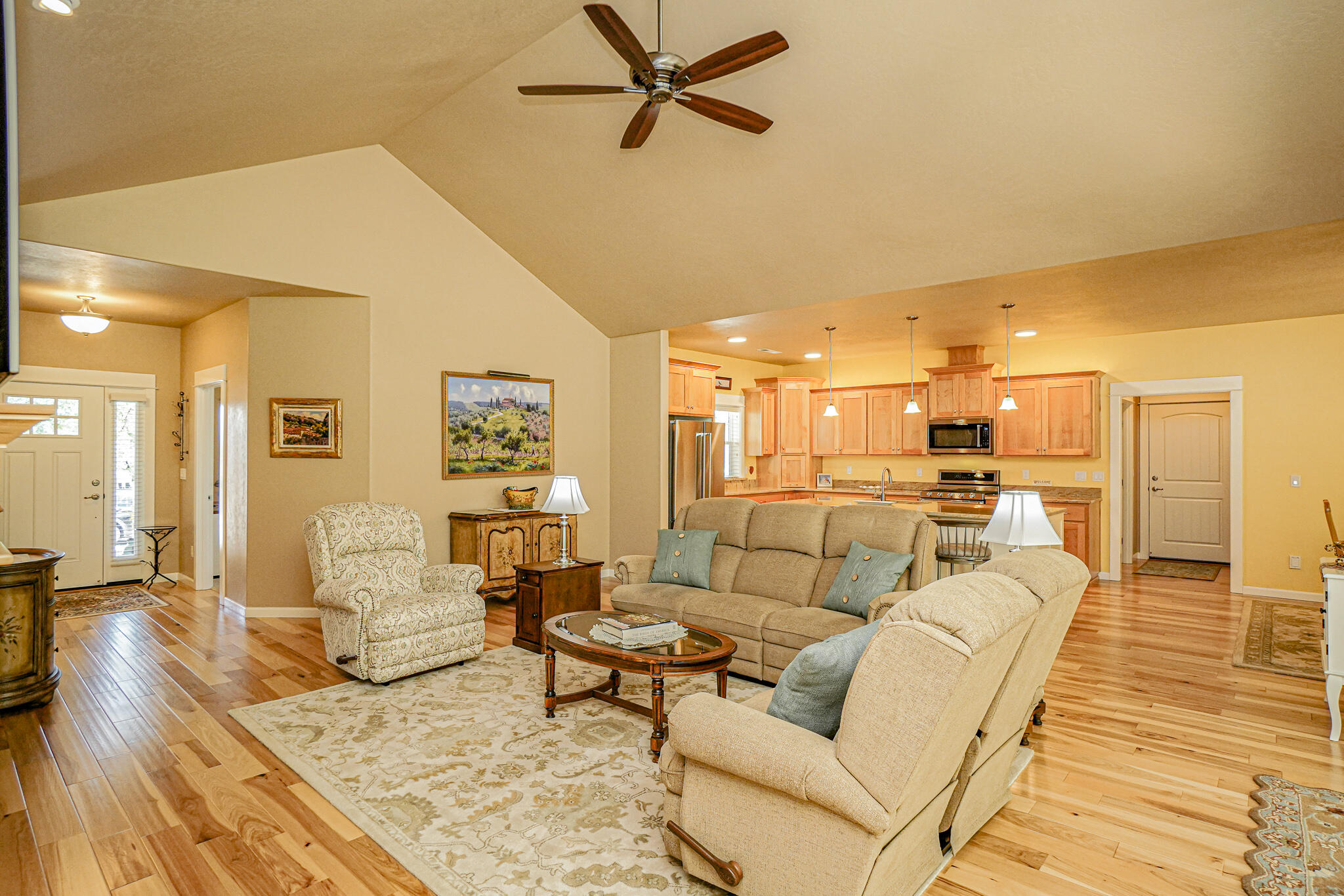 595 South Loop Road Jacksonville, OR 97530 - Photo 9 of 36 DSC00221