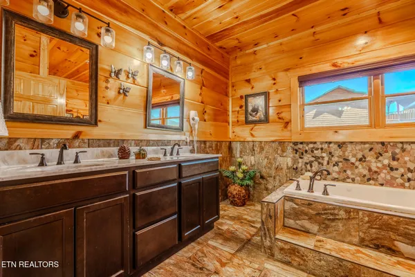 $2,199,000 | 782 Park Vista Way, Gatlinburg, TN 37738