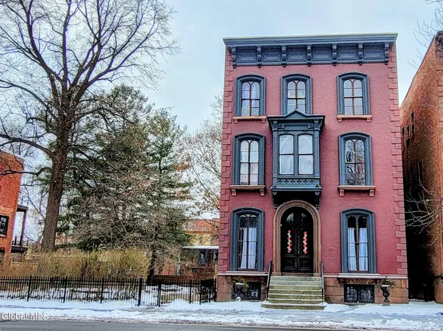 $2,500 | 199 2nd Street, Troy, NY 12180