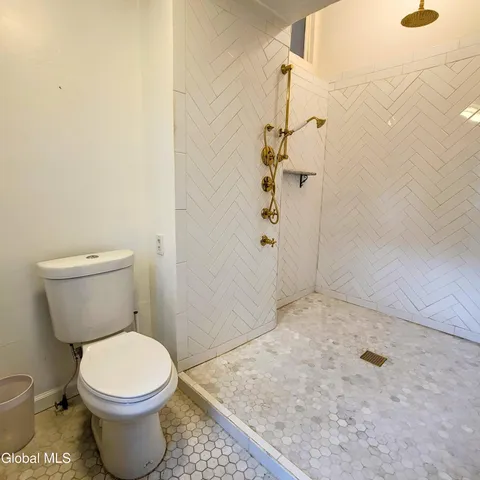 $2,500 | 199 2nd Street, Troy, NY 12180