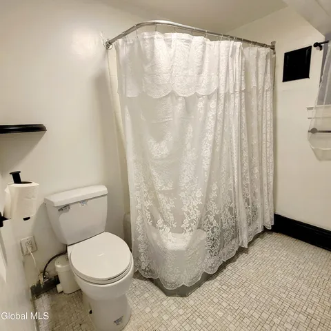 $2,500 | 199 2nd Street, Troy, NY 12180