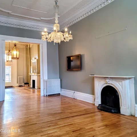 $2,500 | 199 2nd Street, Troy, NY 12180