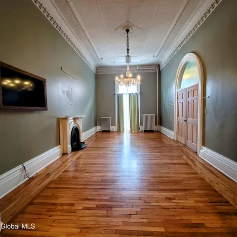 $2,500 | 199 2nd Street, Troy, NY 12180