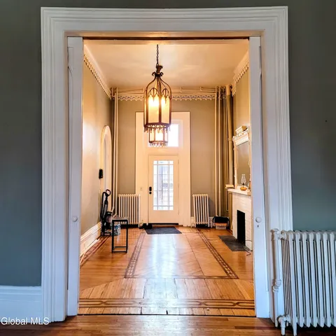 $2,500 | 199 2nd Street, Troy, NY 12180