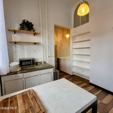 $2,500 | 199 2nd Street, Troy, NY 12180