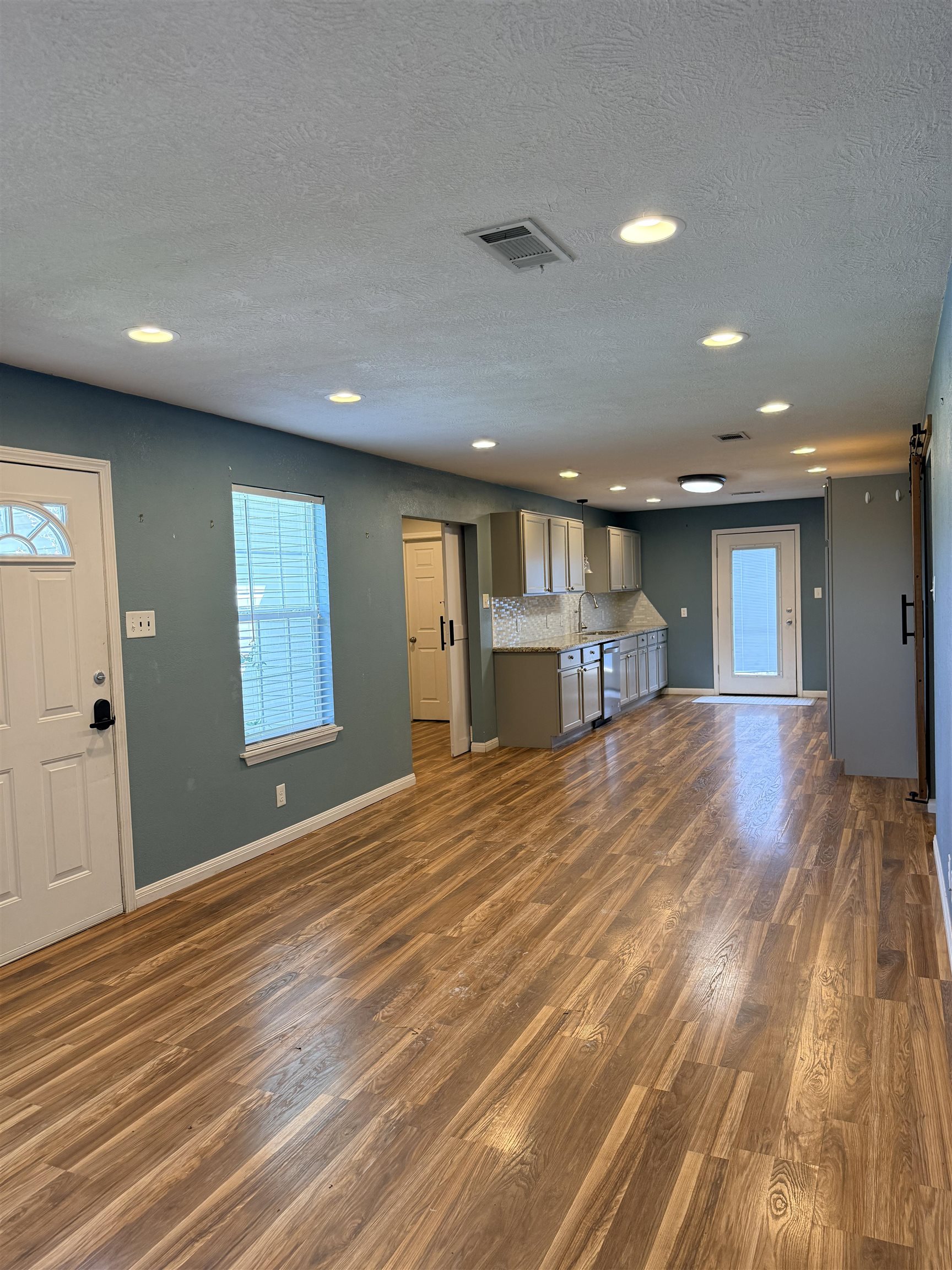 2830 Maple Avenue Groves, TX 77619 - Photo 9 of 19