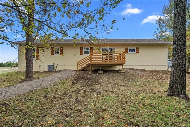 $250,000 | 13 Oak Crest Drive, Linn Valley, KS 66040