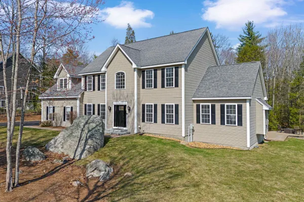 $899,900 | 23 Tamar Drive, Goffstown, NH 03045