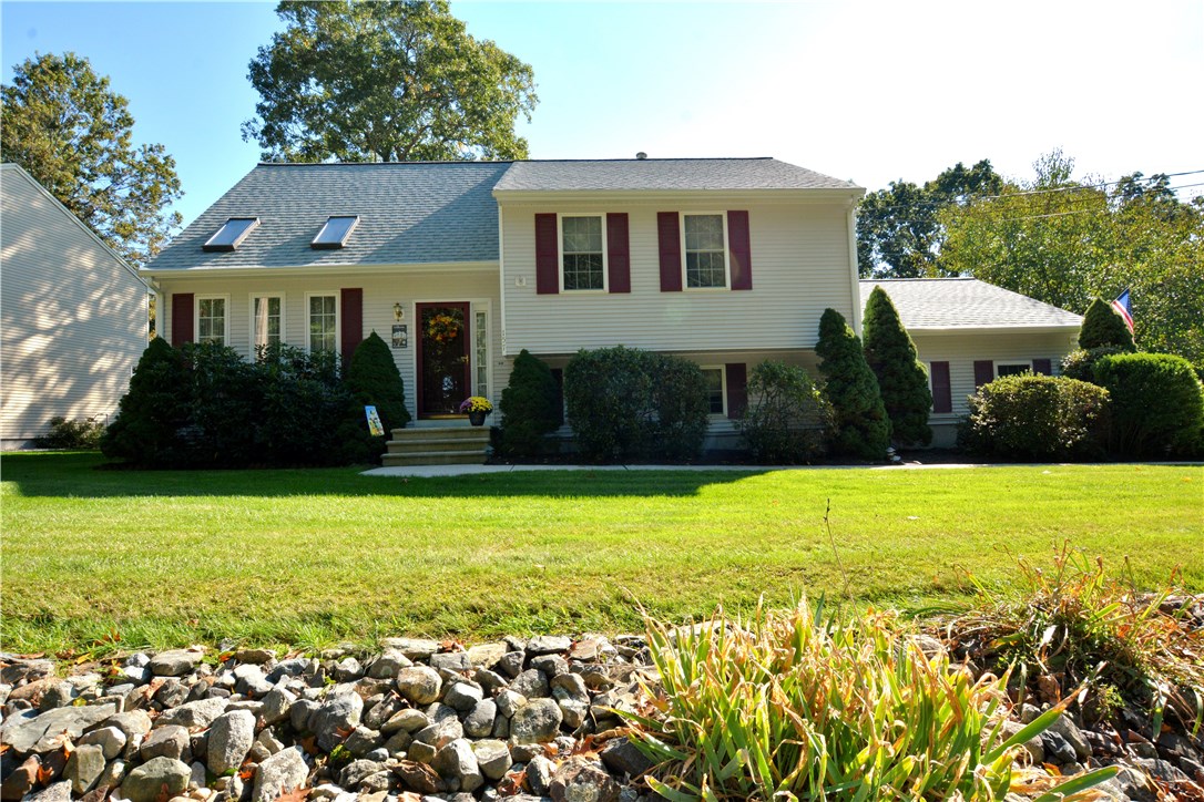 157 Lonsdale Farm Road Cumberland, RI 02864 - Photo 1 of 28 Gallery Image 1