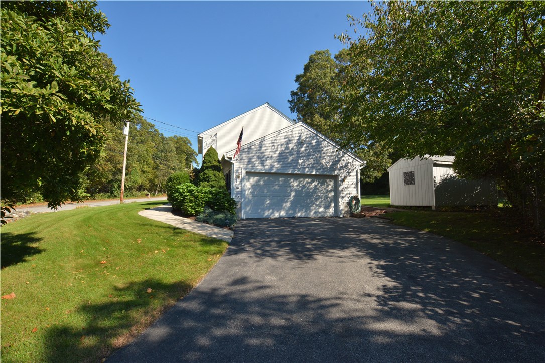 157 Lonsdale Farm Road Cumberland, RI 02864 - Photo 2 of 28 Gallery Image 2