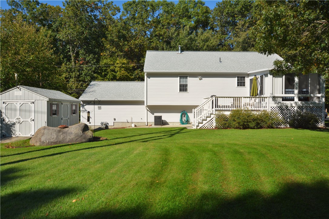 157 Lonsdale Farm Road Cumberland, RI 02864 - Photo 3 of 28 Gallery Image 3