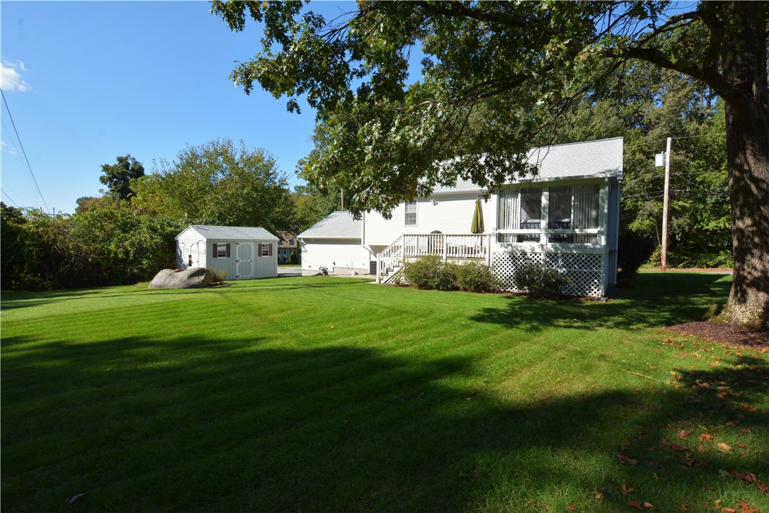 157 Lonsdale Farm Road Cumberland, RI 02864 - Photo 4 of 28 Gallery Image 4
