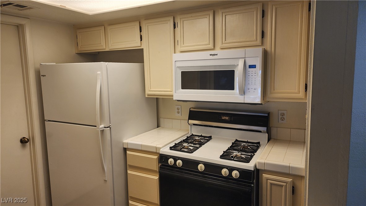 1909 Rio Canyon Court, Unit 106 Las Vegas, NV 89128 - Photo 5 of 16