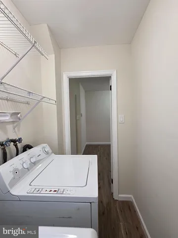 a view of utility room