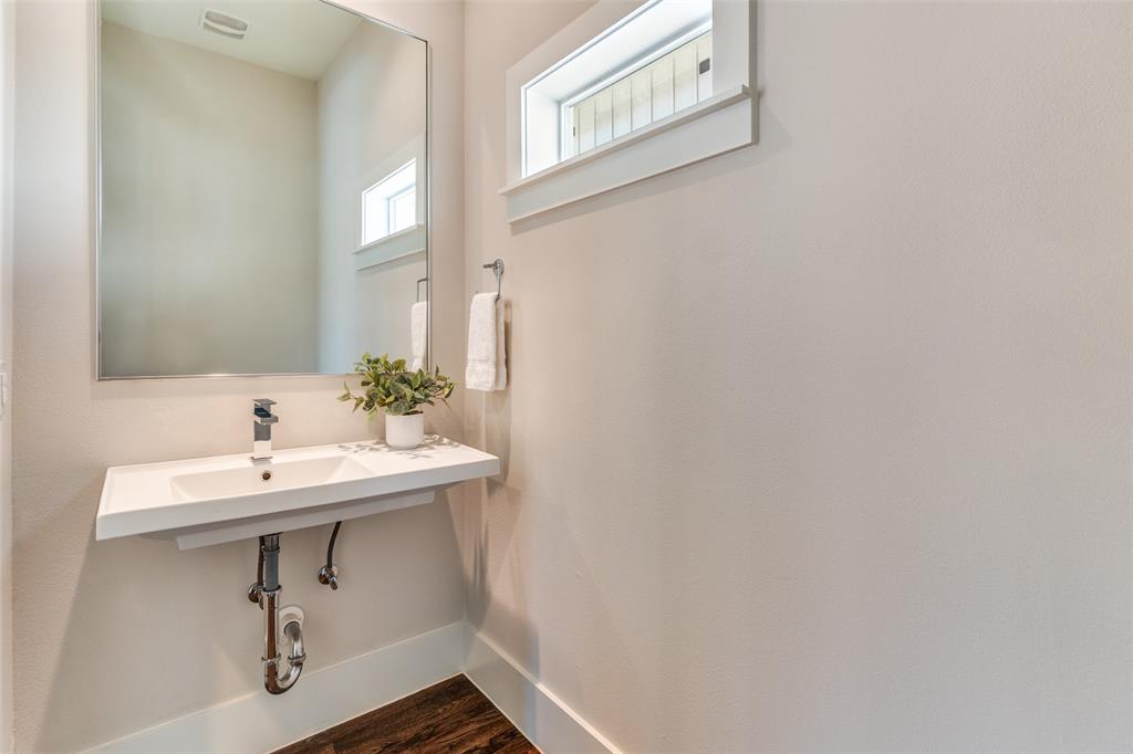 1419 Hubert Street Dallas, TX 75206 - Photo 16 of 29