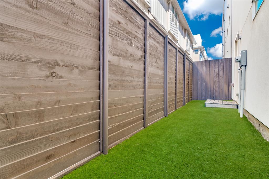 1419 Hubert Street Dallas, TX 75206 - Photo 24 of 29