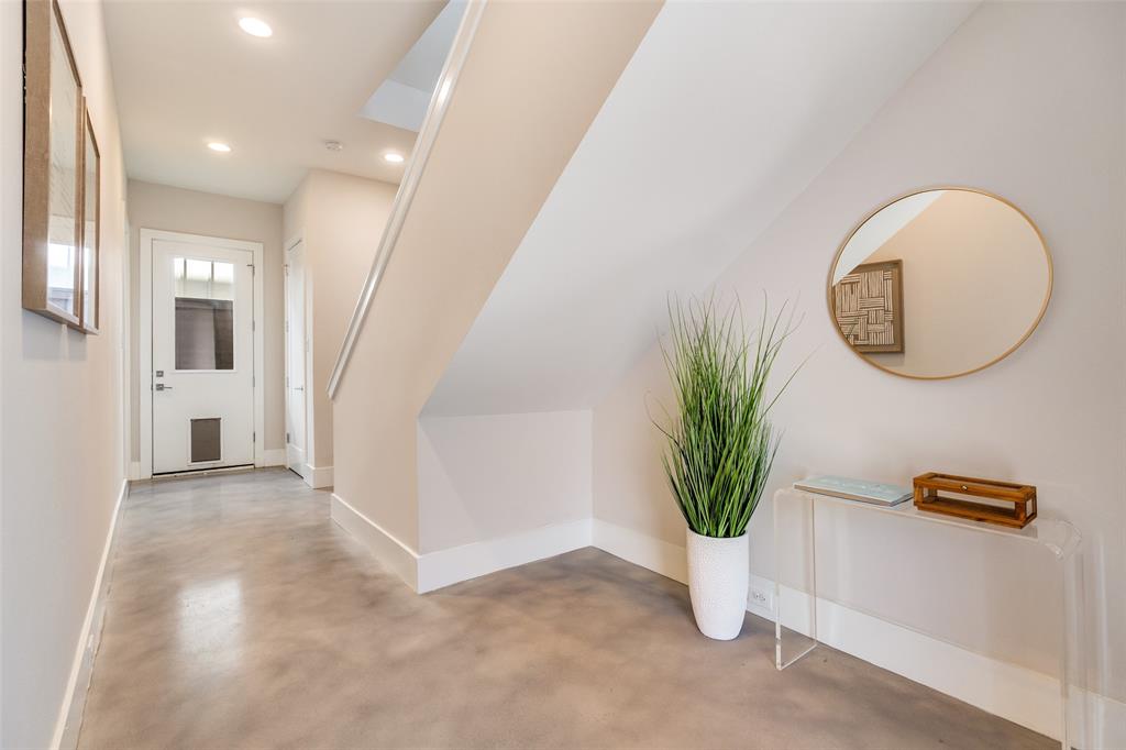 1419 Hubert Street Dallas, TX 75206 - Photo 4 of 29