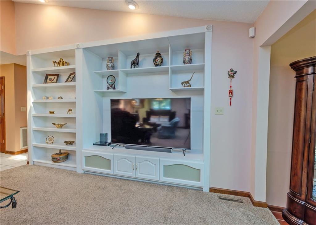 7 Old Oak Trail Hartwell, GA 30643 - Photo 12 of 59 a living room with furniture and a fireplace