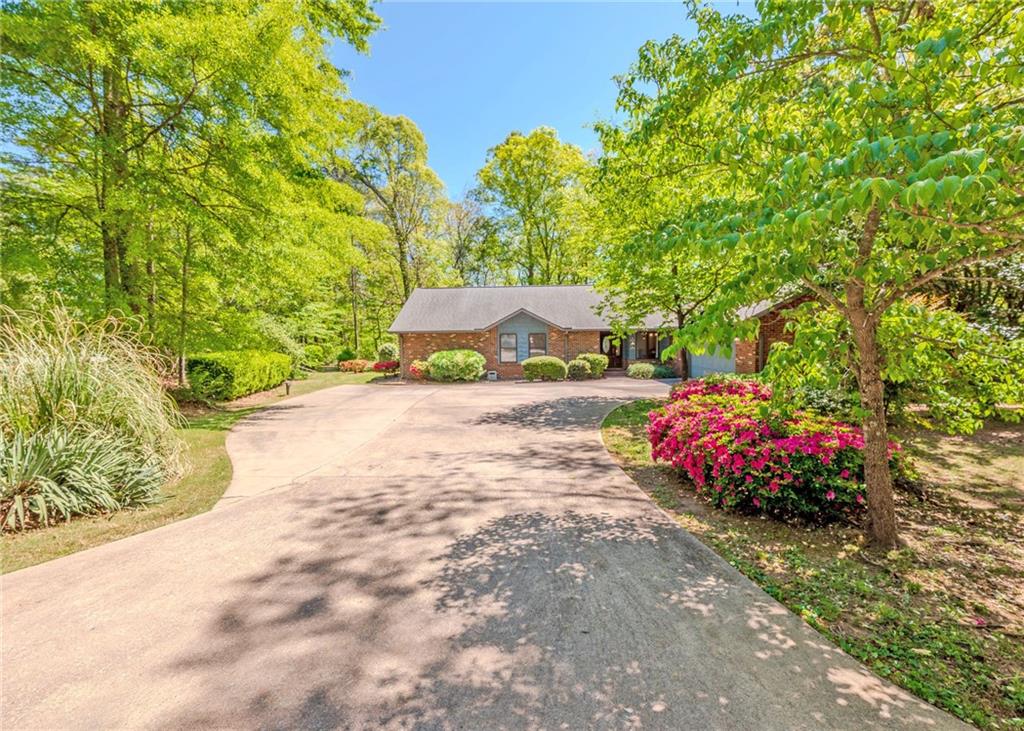 7 Old Oak Trail Hartwell, GA 30643 - Photo 2 of 59 a view of a garden with an outdoor space