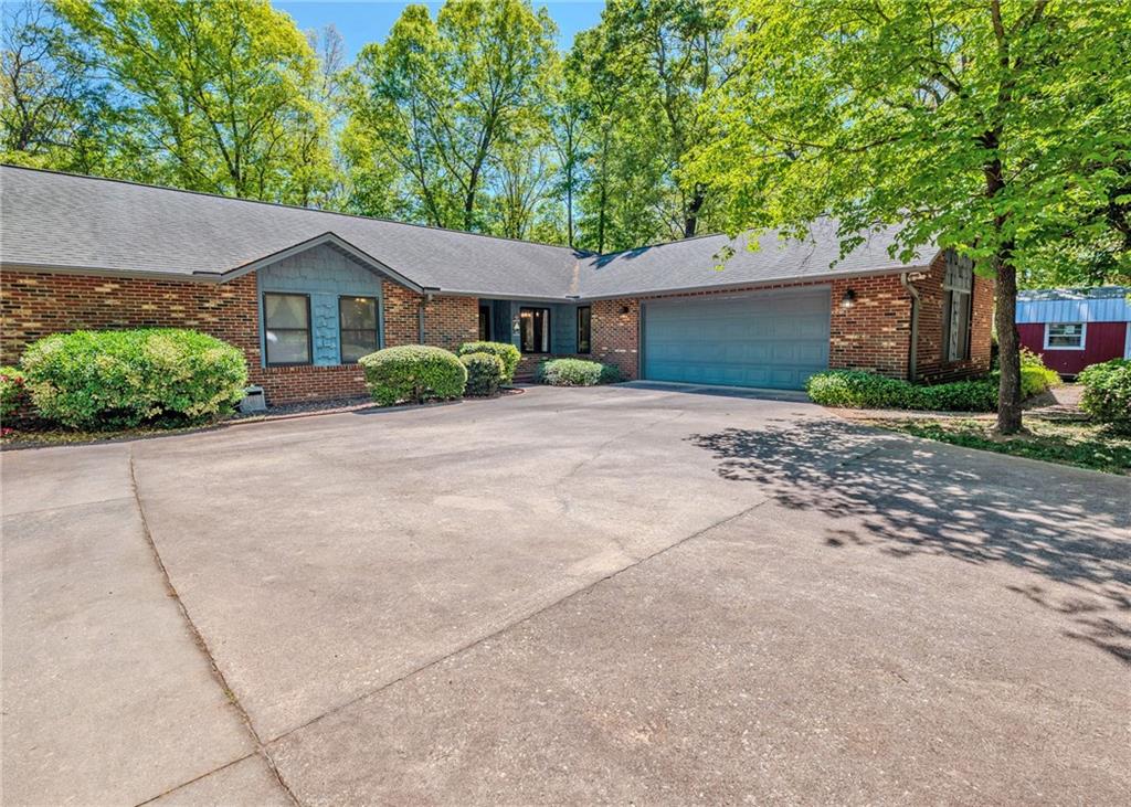 7 Old Oak Trail Hartwell, GA 30643 - Photo 35 of 59 a front view of a house with a yard and a garage