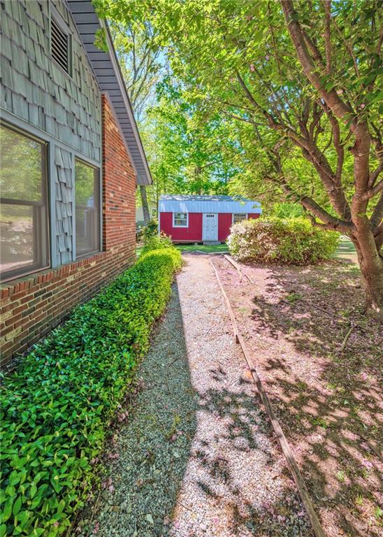 7 Old Oak Trail Hartwell, GA 30643 - Photo 38 of 59 a backyard of a house with lots of green space
